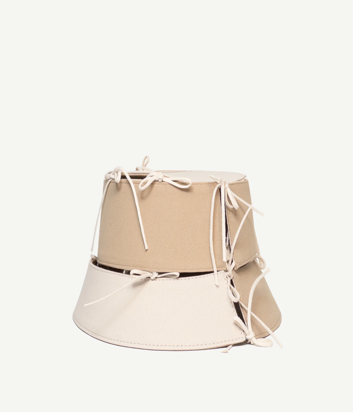 BOW BUCKET HAT IN LIGHT BEIGE